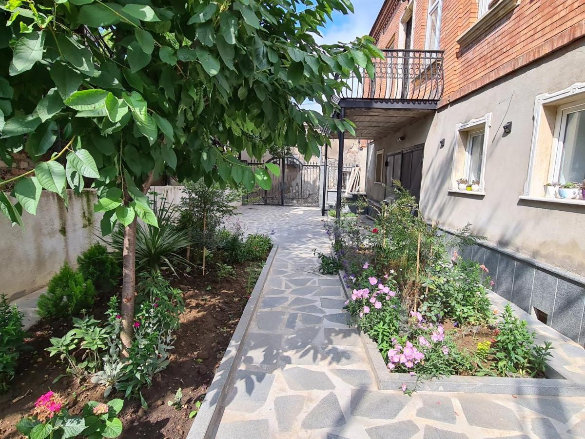 Guest House Panda Kutaissi Exterior foto